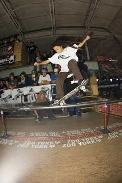 Nyjah huston en train de faire un OverCrooked