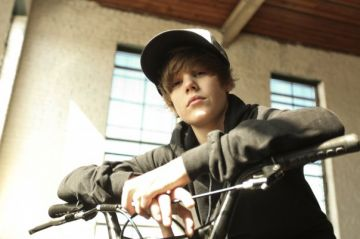 justin bieber sur son BMX